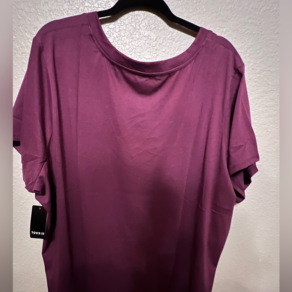 BRAND NEW Torrid Purple V-Neck Tee with Embroidered Skull and Floral Accent - Picture 4 of 4